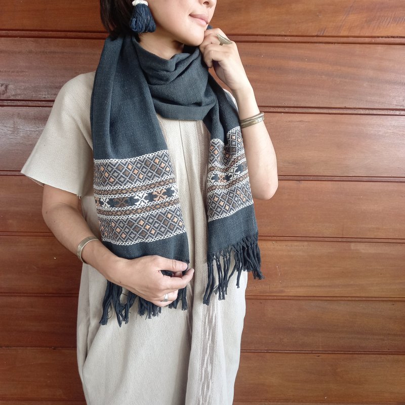 Thai hand-woven shawl / One-of-a-kind one-of-a-kind / Dark gray x gray / Vegetable dyeing / Karen tribe / Cotton - 围巾/披肩 - 棉．麻 灰色