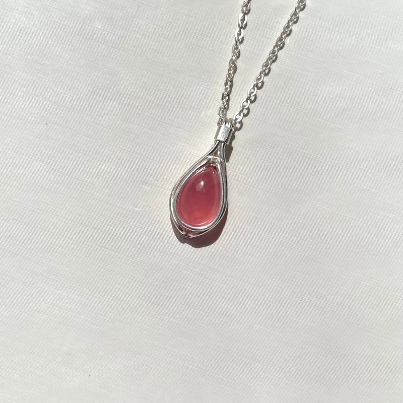 紅紋石吊墜 冰種紅紋石水滴吊墜 弧面天然石手工純銀項鍊墜 - 项链 - 半宝石 