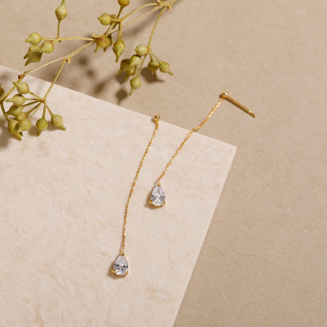 sway-drop pierced earring GD 无镍耳环 闪耀锆石水滴造型的时髦简约设计 金色 - 耳环/耳夹 - 其他金属 金色