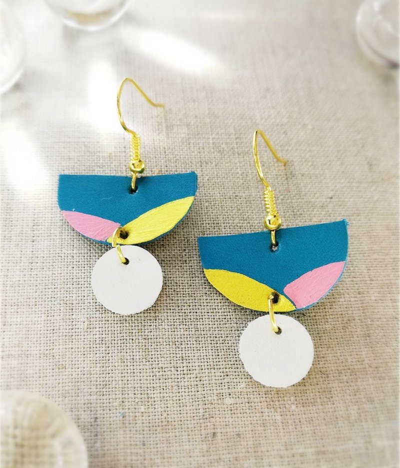 Handmade leather white gold pink color - 耳环/耳夹 - 真皮 蓝色