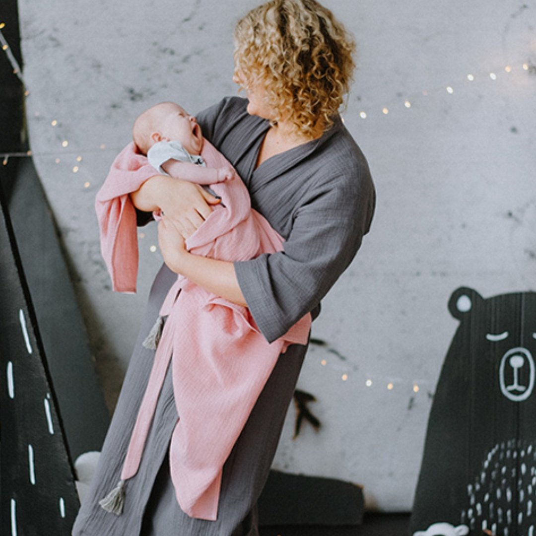 Pink Muslin Baby Swaddle - Baby Girl Newborn Blanket - Baby Shower gift - 婴儿床上用品 - 棉．麻 粉红色