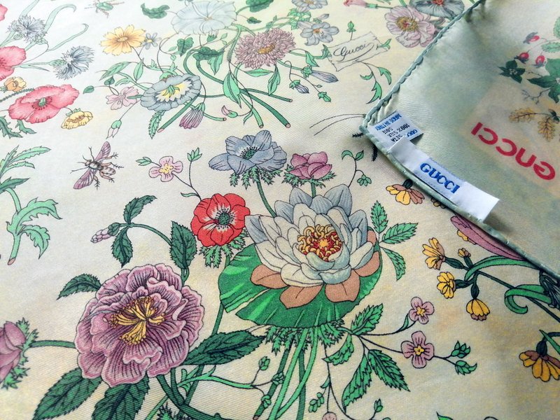 Vintage Gucci Silk Scarf - 丝巾 - 丝．绢 透明