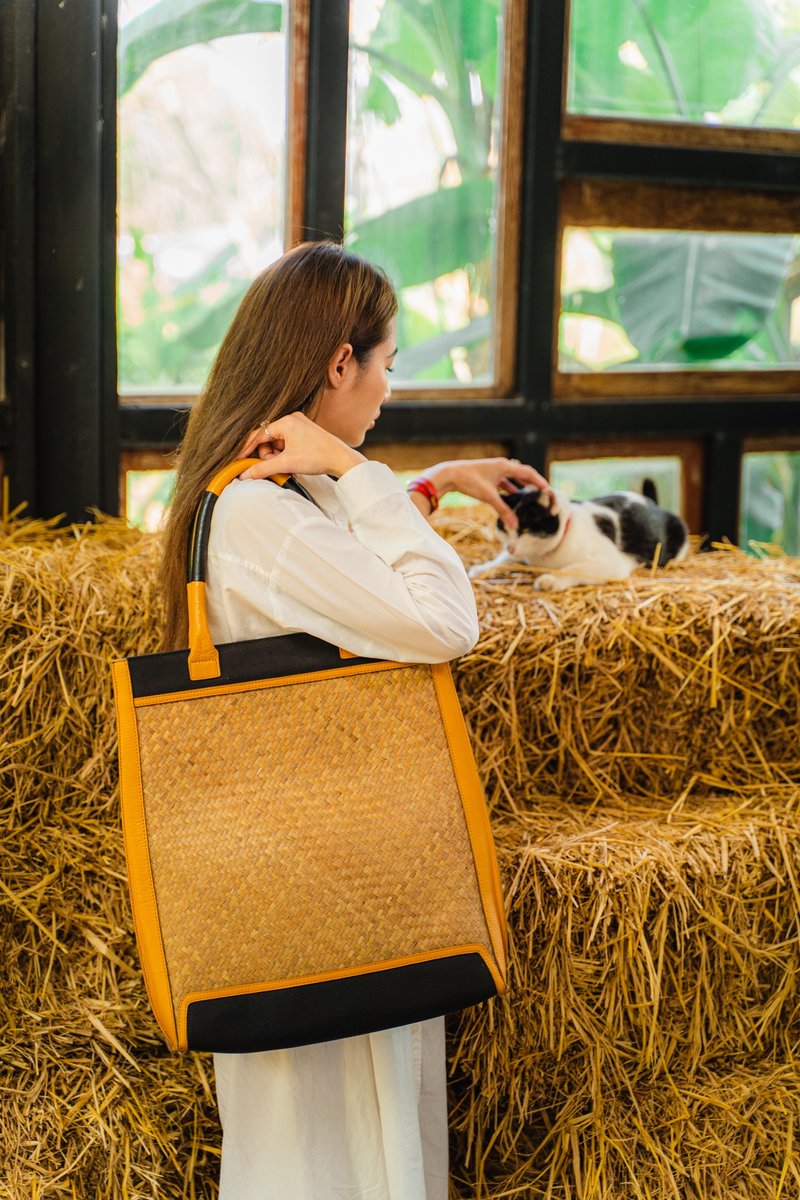 Tote Bag-Krajood Hand Weaving-Tan Leather - 手提包/手提袋 - 竹 咖啡色