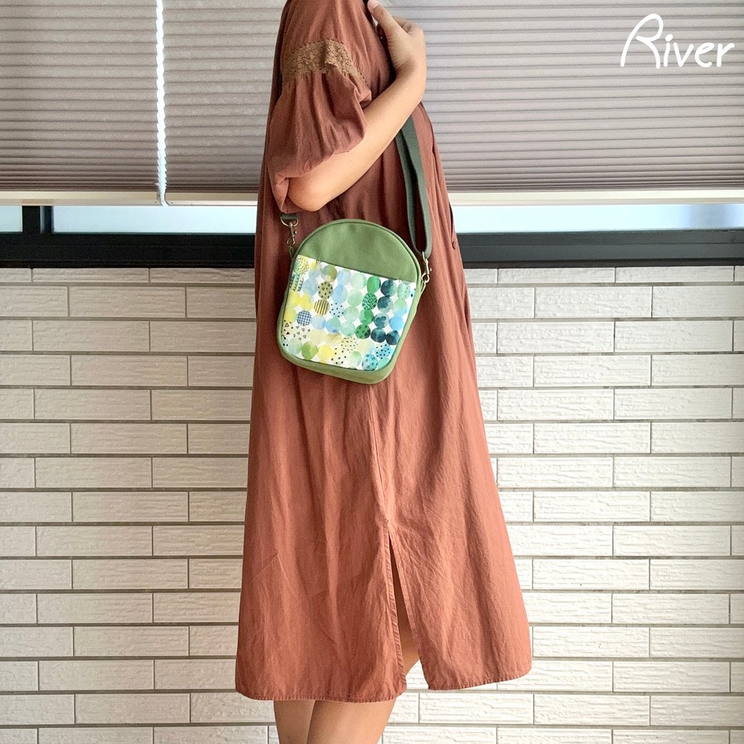 【River】侧背小圆包/几何圆点/绿 - 侧背包/斜挎包 - 棉 绿色