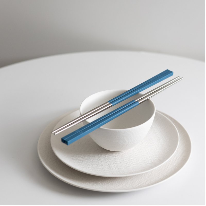 【台湾制】靛青蓝色 长款1双入 304不锈钢筷子 健康于筷 - 筷子/筷架 - 不锈钢 白色