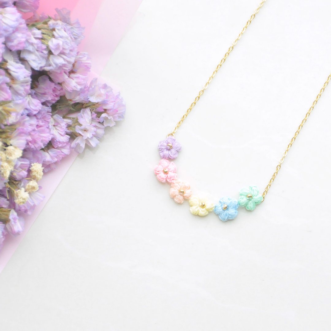 【订制】微笑项链 彩虹 Crochet Flower Smile Pendant Necklace - 项链 - 绣线 