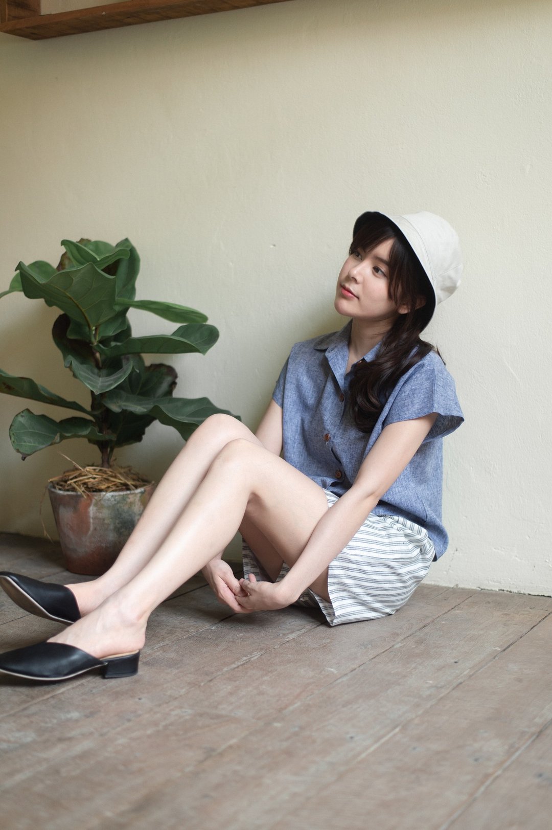 Linen Shirt with Wooden buttons (Short-sleeved)-Blue jeans - 女装上衣 - 棉 蓝色
