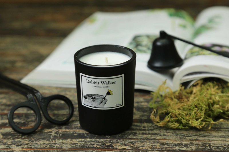 土拨鼠的春天-香氛蜡烛65g (黄花小苍兰) - 蜡烛/烛台 - 蜡 黑色