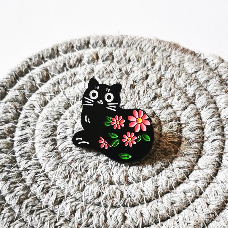 Plus 1 可爱黑色花猫金属徽章胸针心口针 - 胸针 - 其他金属 多色
