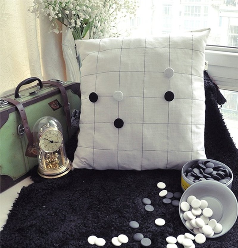 黑白围棋 舒这亲肤棉质抱枕 原创手作【白纱裙和黑斗篷】 - 枕头/抱枕 - 棉．麻 白色