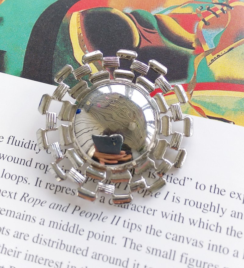 Vintage Jewelry 西洋古董饰品 银色调  轮圆  别针 - 徽章/别针 - 其他金属 金色