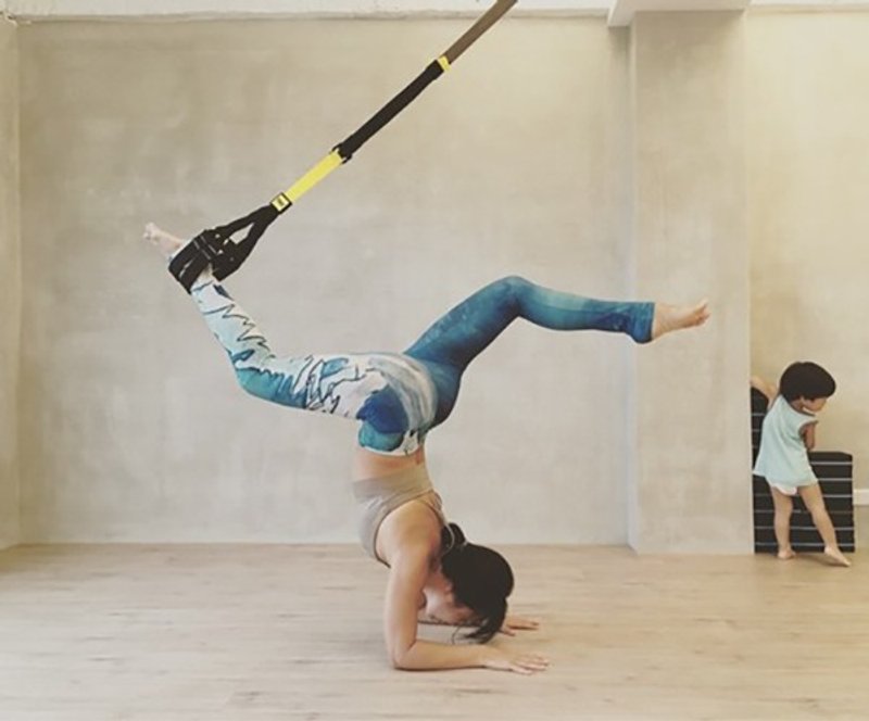 Liuyingchieh 清水断崖 海洋 山水 蓝 吸湿排汗 弹性机能 瑜珈裤 - 女装瑜珈服 - 聚酯纤维 蓝色