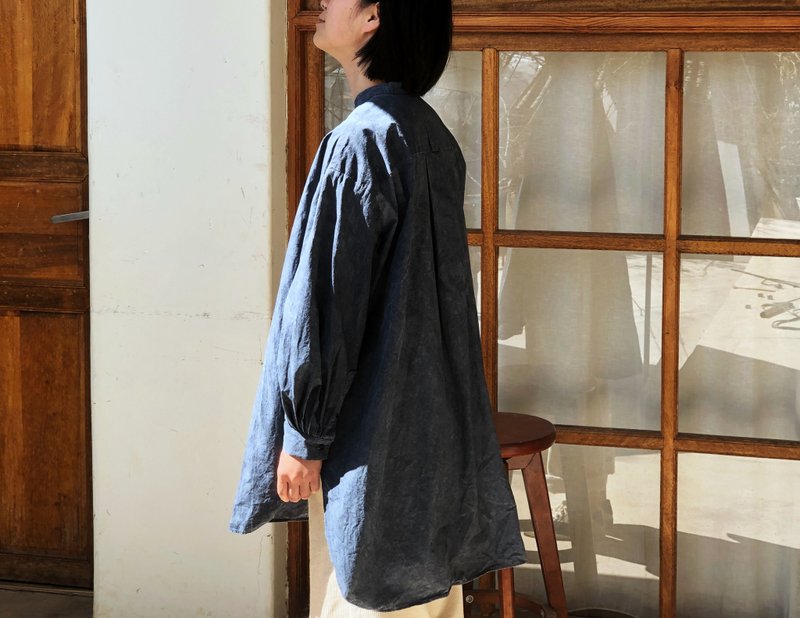墨蓝冷染复古长衬衫 - 女装衬衫 - 棉．麻 蓝色