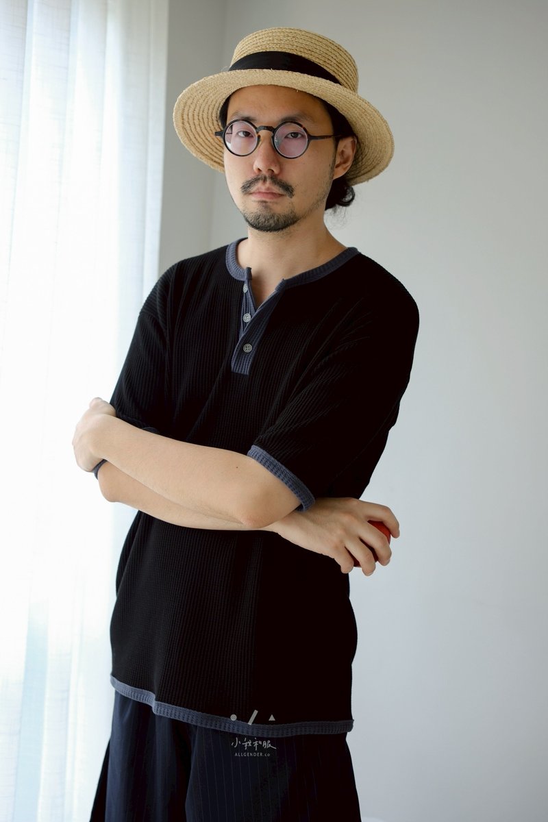 山谷瓜跳色华夫短袖上衣 - 2色 - 跳色黑 - 男装上衣/T 恤 - 棉．麻 黑色