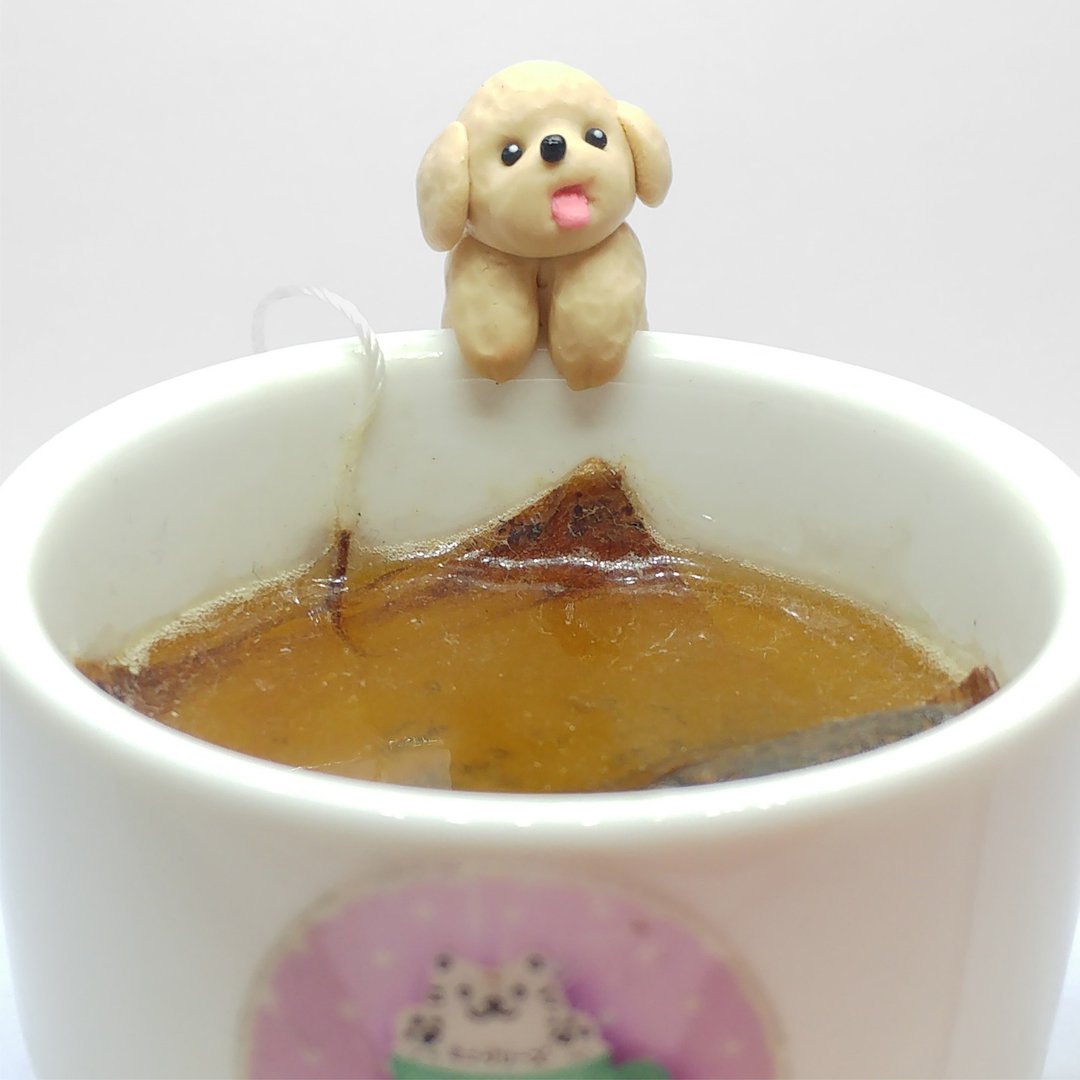 全手作- 杏色贵宾犬杯缘子 - 茶包架 挂杯 - 咖啡杯/马克杯 - 粘土 