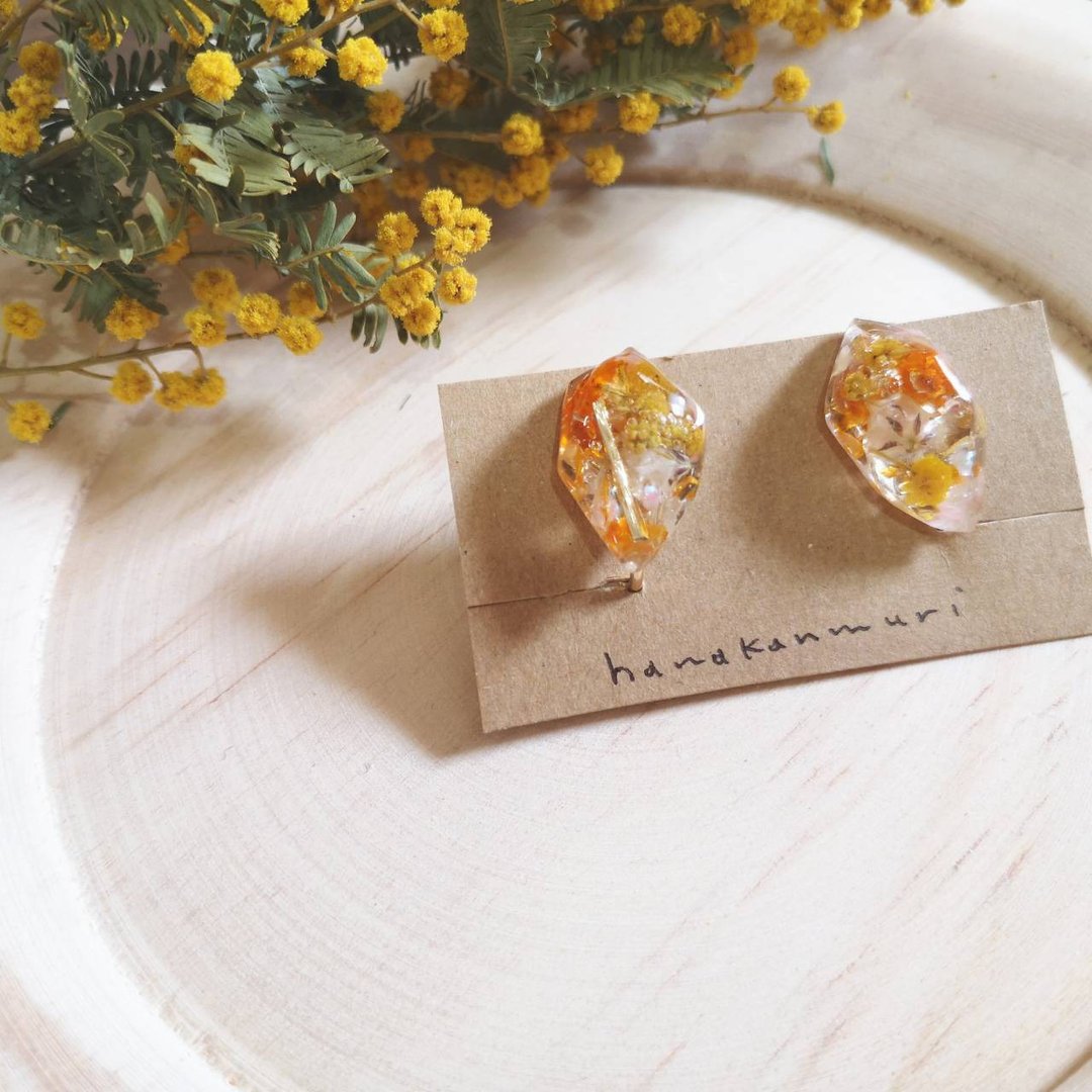 flower savon Mimosa. Clip-On with flowers in soap bubbles - 耳环/耳夹 - 树脂 黄色