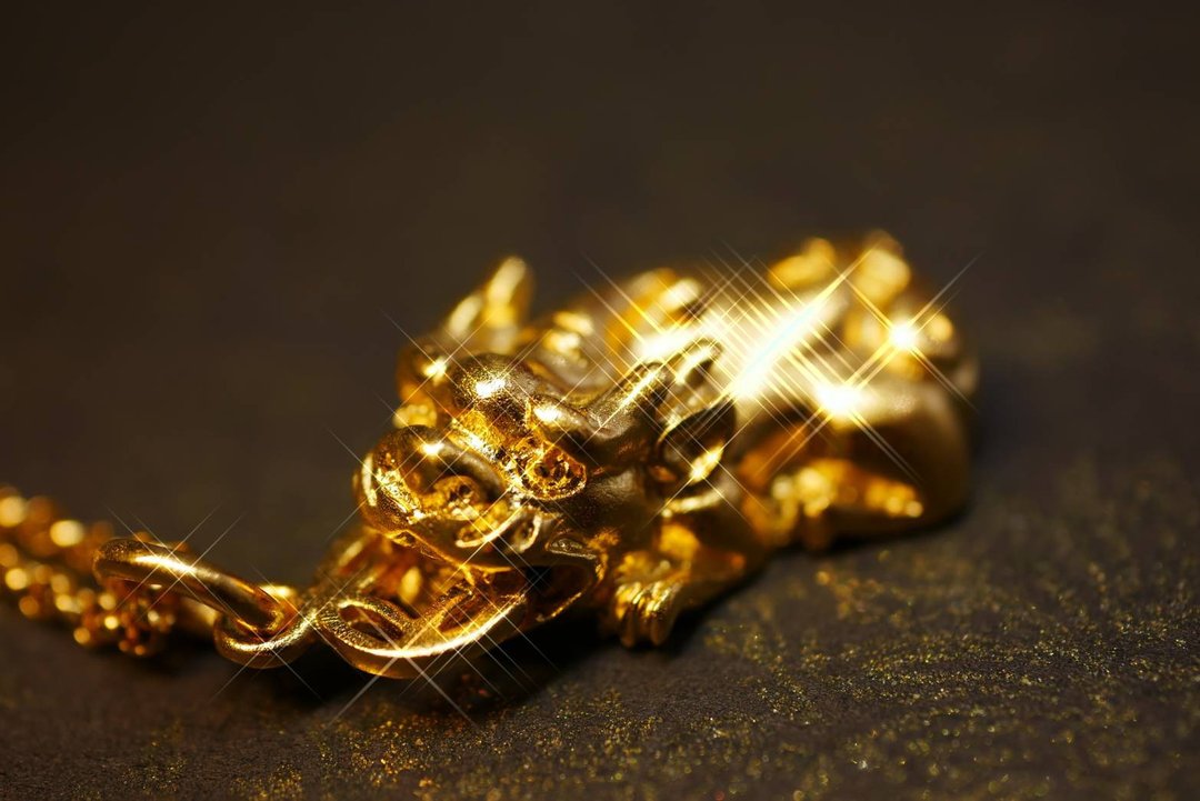 黄金坠子-古法金工貔貅坠-貔貅坠 - 项链 - 24k 金 金色