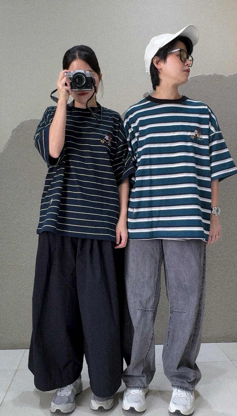 城市超大条纹 T 恤  猫咪漫步 - 女装 T 恤 - 棉．麻 黑色