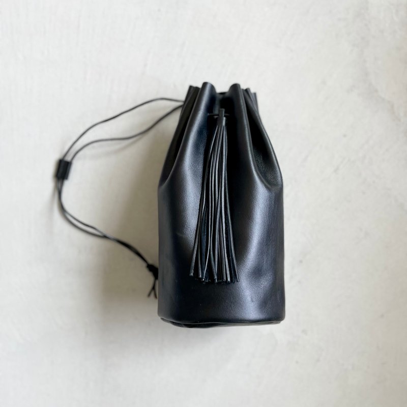 选用牛皮缀以流苏的 3WAY 束口袋包【黑色】 - 侧背包/斜挎包 - 真皮 黑色