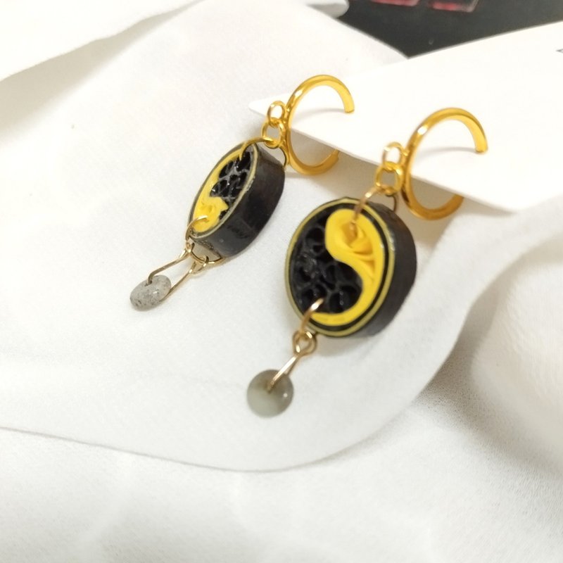 衍纸 卷纸 纸工艺 纸珠宝 手作饰品--艺想太极 / 黑黄鱼 - 耳环/耳夹 - 纸 黄色
