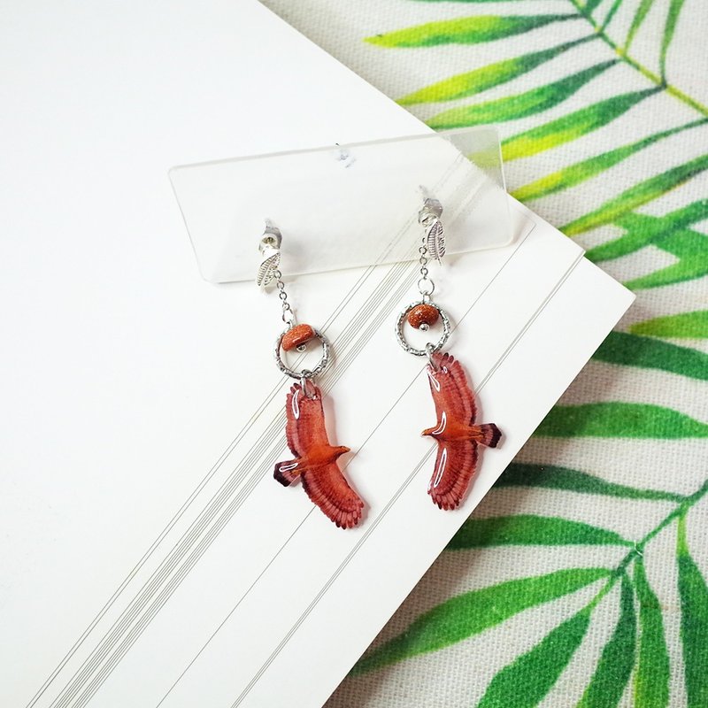 台湾特有亚种 大冠鹫 红金沙石 925银绘画耳环 耳针/耳夹 - 耳环/耳夹 - 防水材质 咖啡色