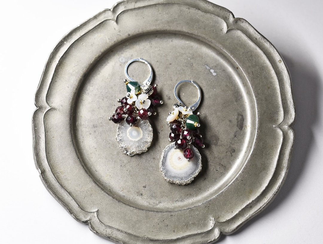 Solar quartz and garnet, white butterfly florets, moss agate, bell earrings - 耳环/耳夹 - 宝石 银色