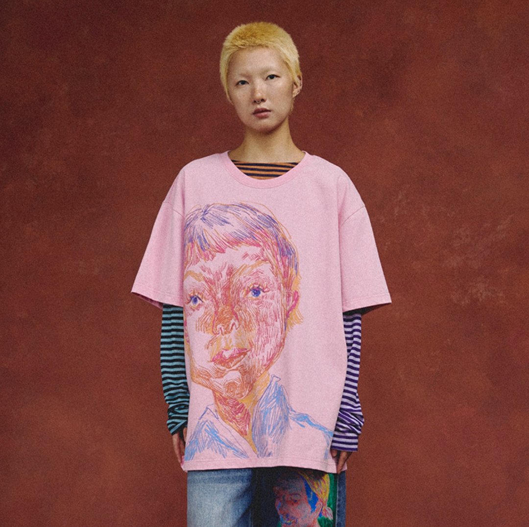Boy Painting T-Shirt 男孩人像插画粉色T恤 無性別穿搭 - 中性连帽卫衣/T 恤 - 其他材质 粉红色