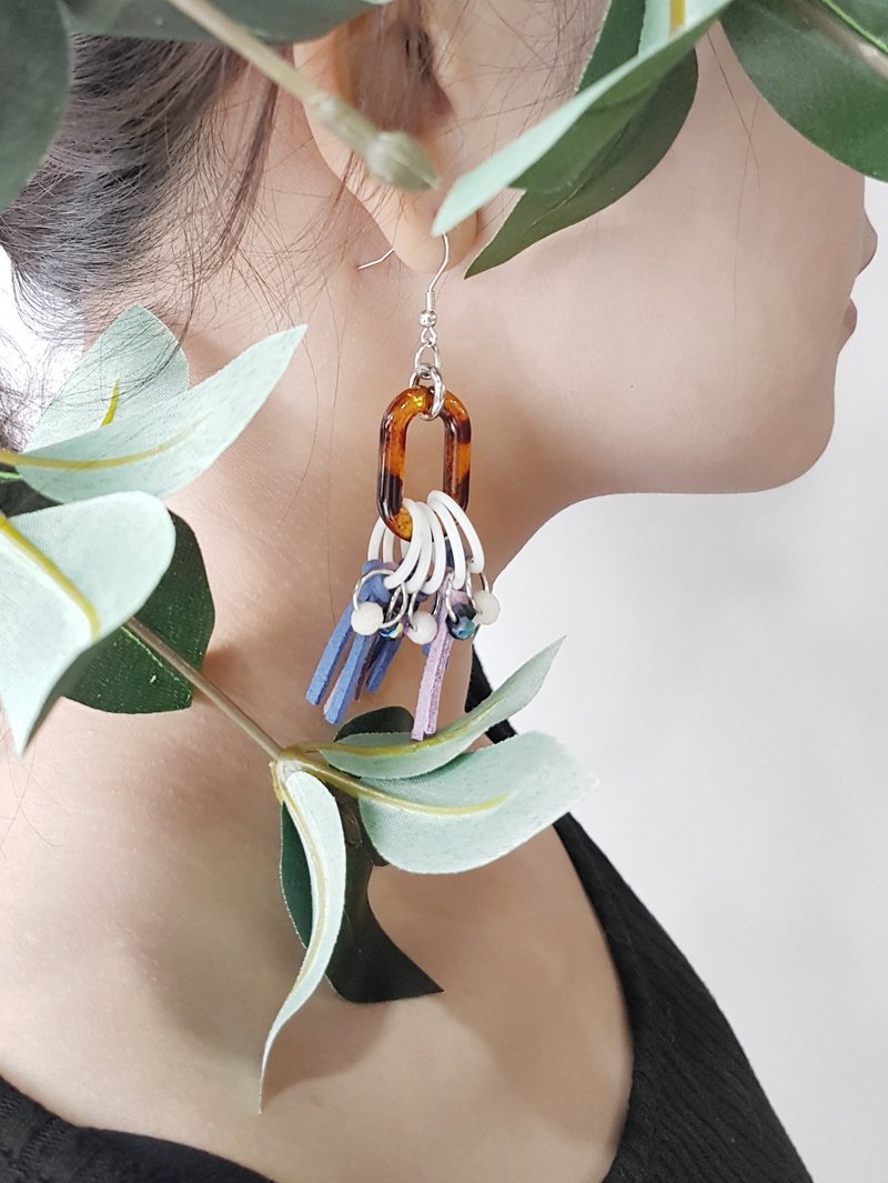 HINA Fan Fringe Earrings //PLUM - 耳环/耳夹 - 真皮 紫色