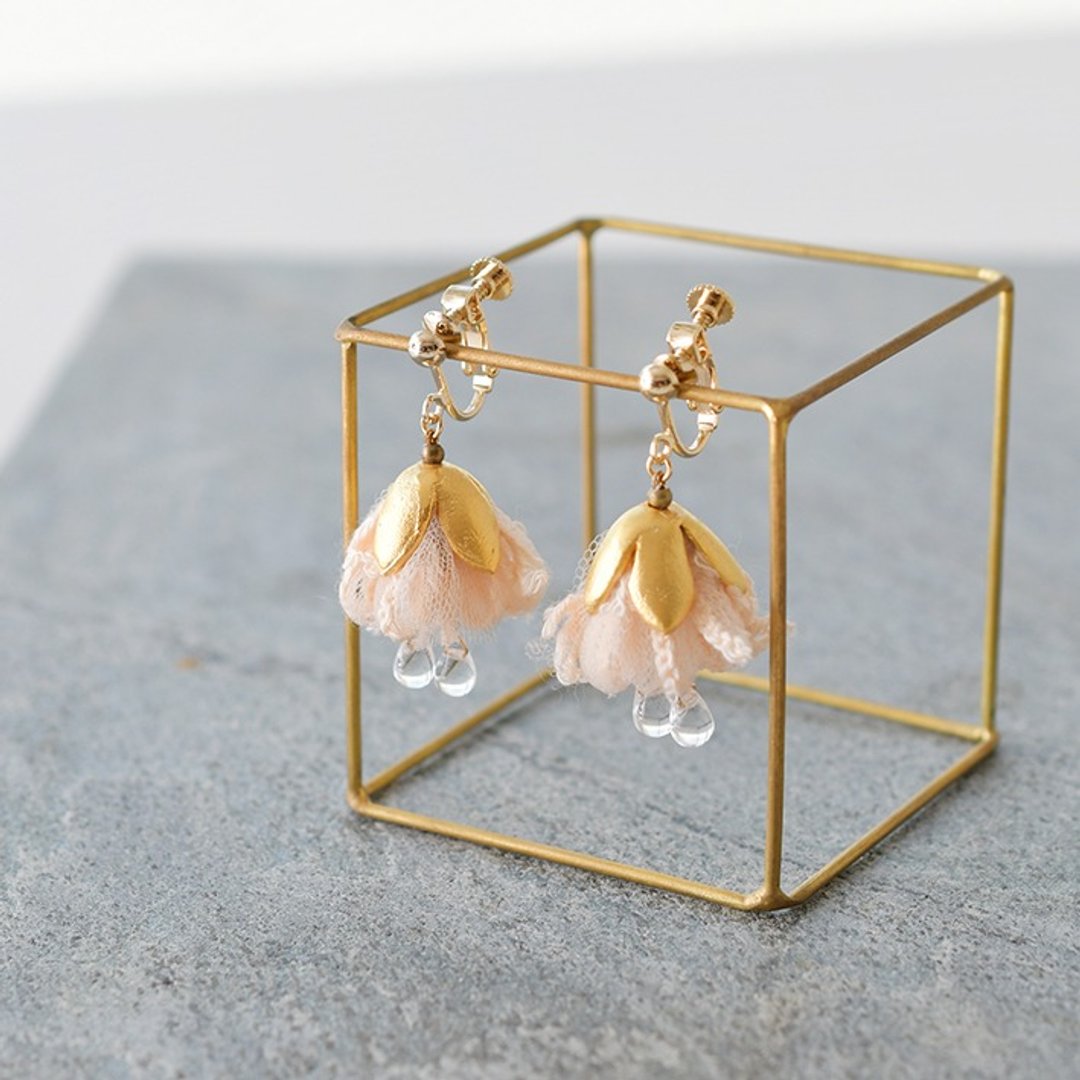 Lace fabric tassel earrings/ pink - 耳环/耳夹 - 纸 粉红色