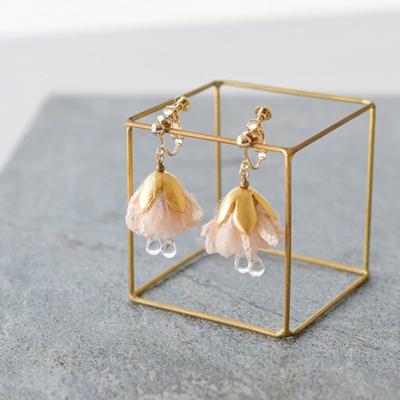 Lace fabric tassel earrings/ pink - 耳环/耳夹 - 纸 粉红色