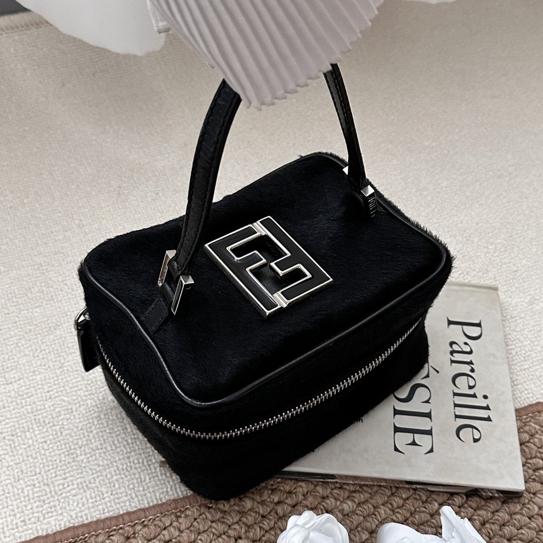 FENDI 芬迪 黑色 × 银灰色金属扣 毛皮 小盒包 - 手提包/手提袋 - 真皮 黑色