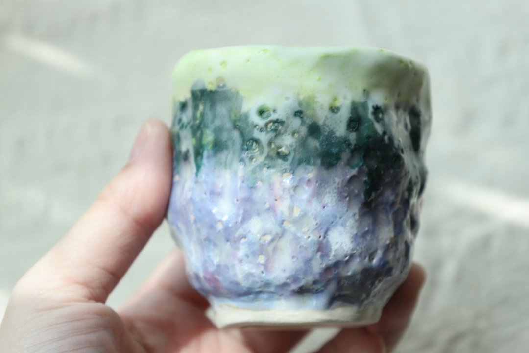 【情人节礼物】绿紫渐层结晶釉小杯手捏纹理内釉苹果绿清凉釉色茶 - 其他杯子 - 陶 绿色