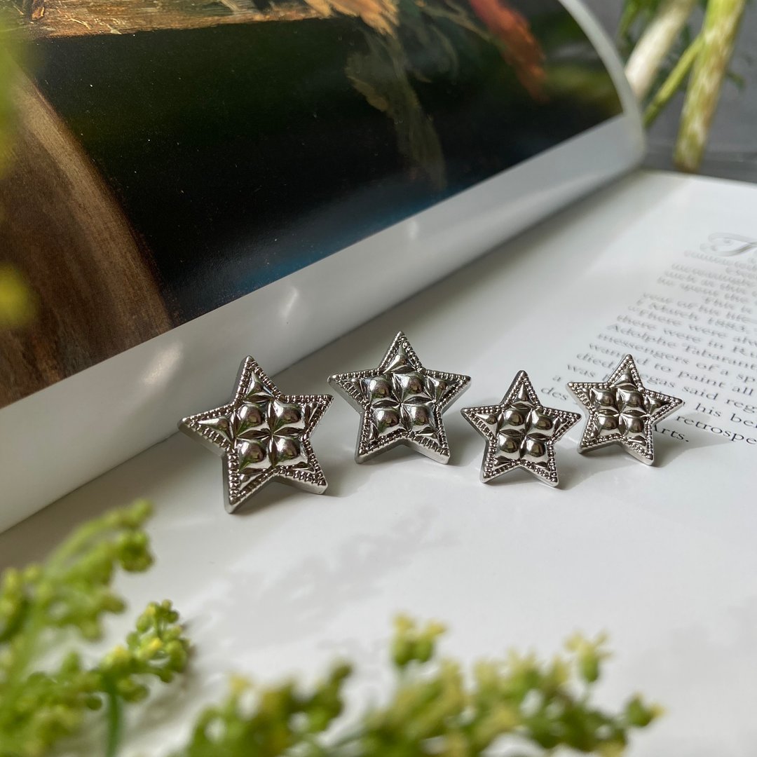 钮扣耳环x宇宙之星 - 耳环/耳夹 - 其他材质 