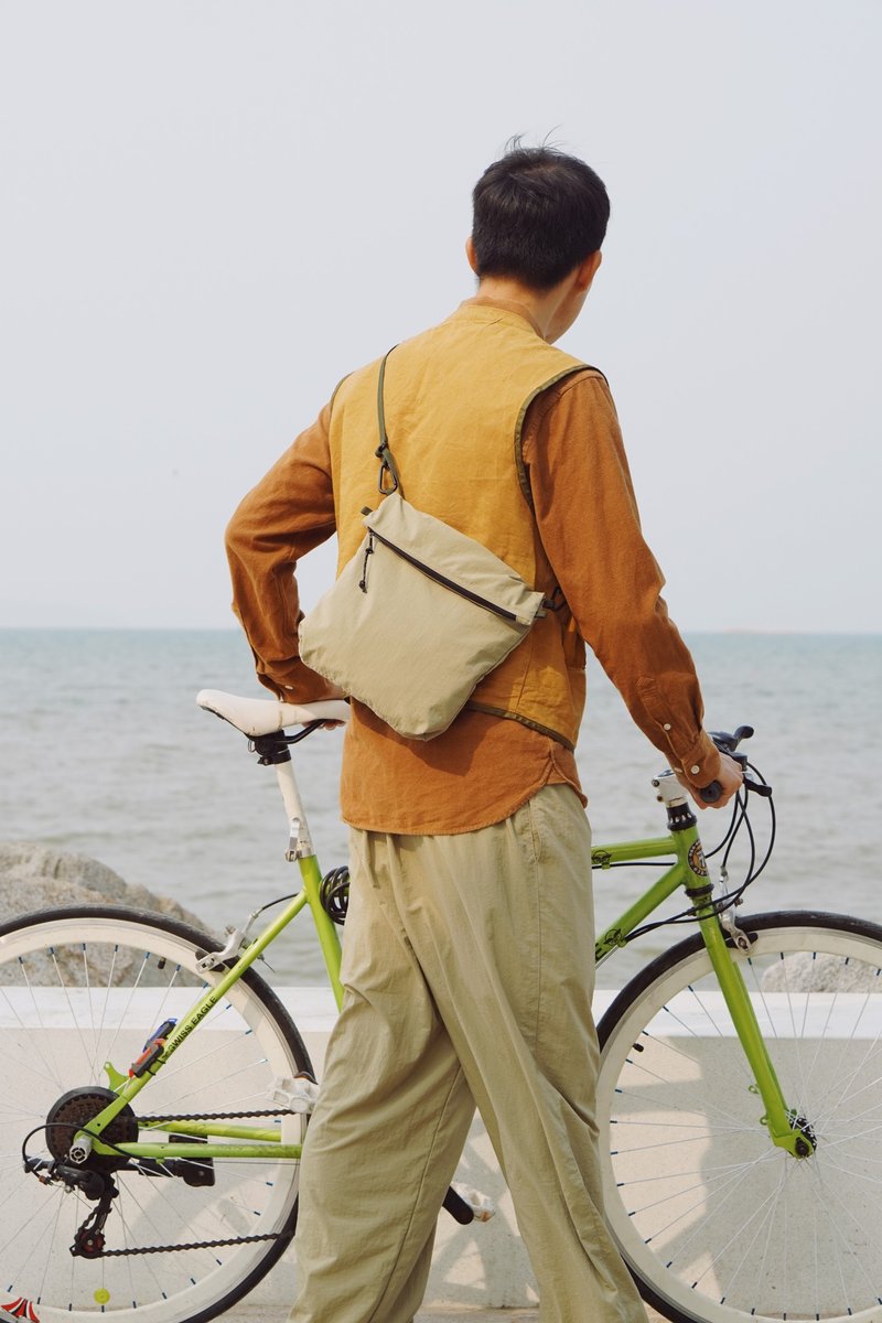 ZAYAN UPSIZE UPCYCLE BAG (MINI SIZE) - LIGHT GREEN COLOR - 侧背包/斜挎包 - 防水材质 卡其色