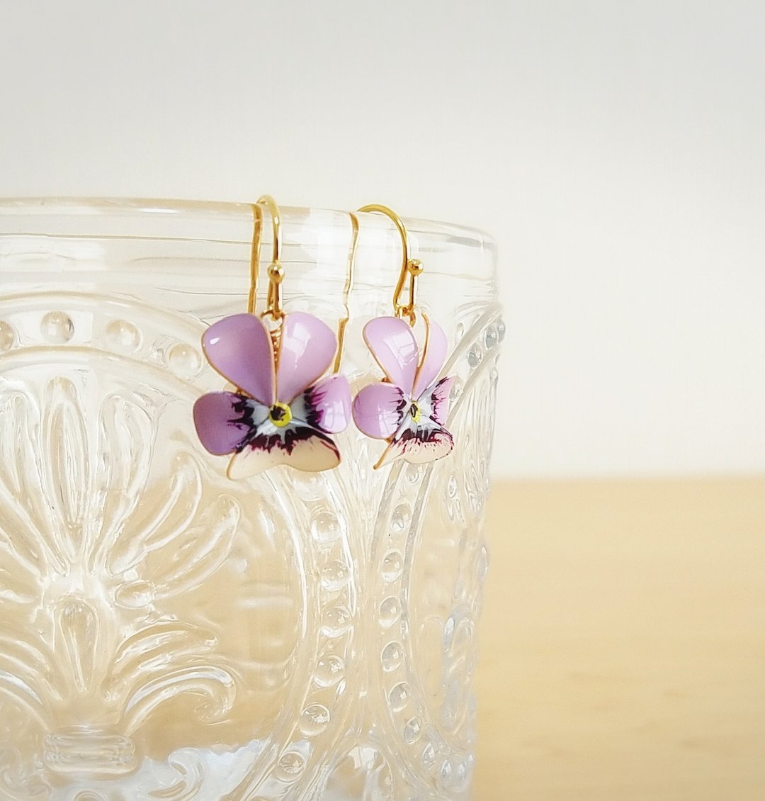 viola pierced earrings or clip-on earrings  C - 耳环/耳夹 - 树脂 粉红色