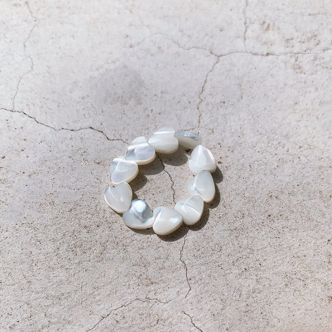 贝壳爱心串珠戒指 Heart Nacre Ring - 戒指 - 贝壳 白色