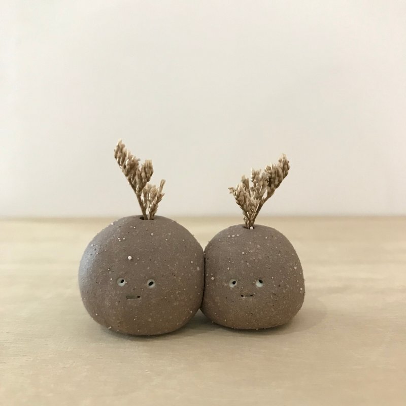 BUGS | 迷你花器 | 桌上风景 | 香薰油扩香石 | 陶土摆饰 | B09 - 花瓶/陶器 - 陶 咖啡色