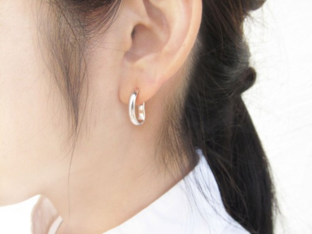 Bean hoop earrings - 耳环/耳夹 - 纯银 