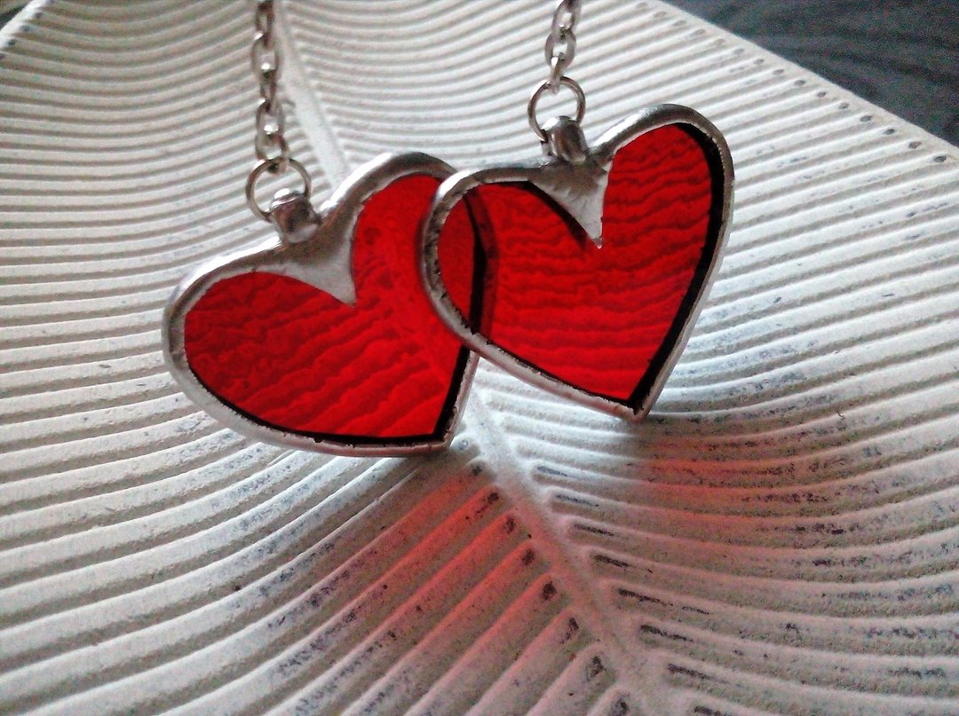 Red HEART glass earrings. st Valentine scarlet heart earrings. kawaii earrings. - 耳环/耳夹 - 玻璃 红色
