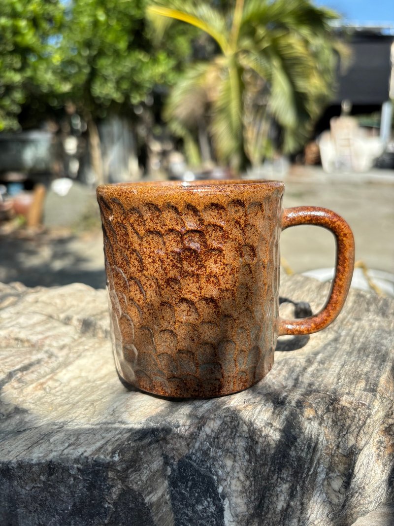 手雕肌理马克杯 - 咖啡杯/马克杯 - 陶 咖啡色