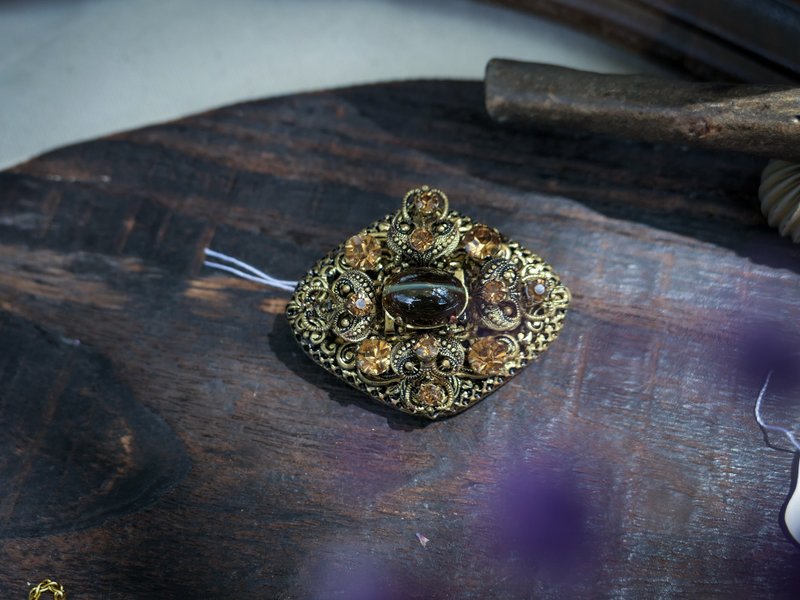 捷克立体掐丝琥珀色系胸针—欧洲古董首饰 Vintage Jewelry - 胸针 - 其他金属 