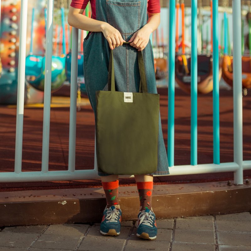 无印 极简素面 肩背帆布袋 (大) / 军绿 - 侧背包/斜挎包 - 棉．麻 卡其色