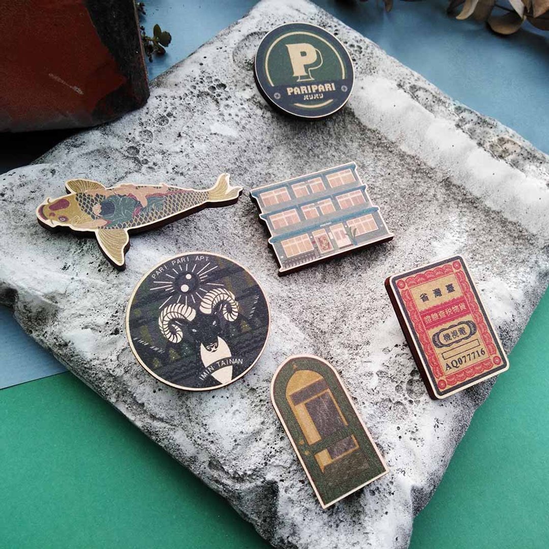 | Paripari apt. 联名款 | 木制别针/共6款 - 徽章/别针 - 木头 多色
