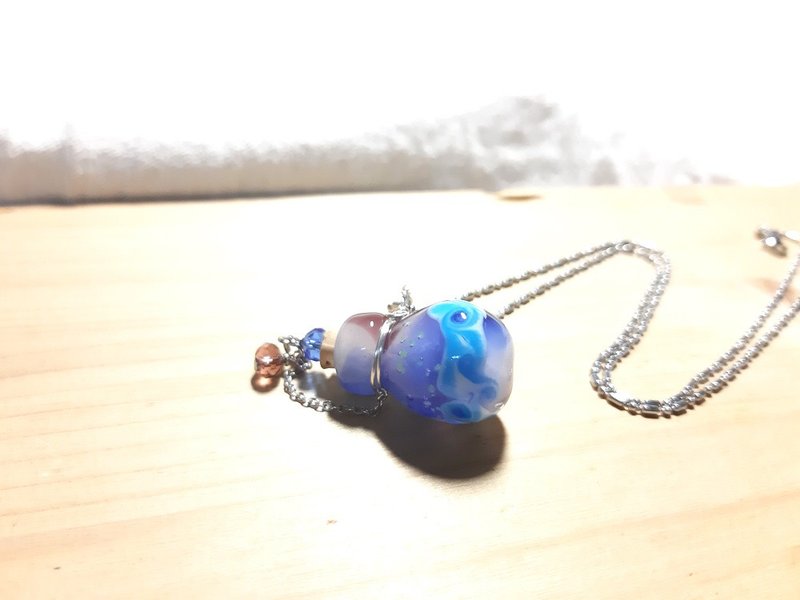 柚子林琉璃 -散落在夏季夜空的宇宙小碎片/ 精油瓶 (圆身瓶) - 项链 - 玻璃 多色