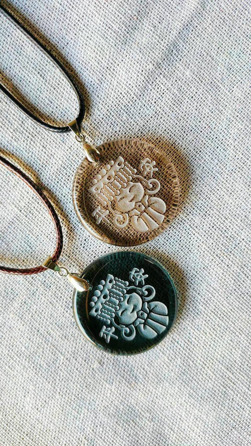 窑烧玻璃雕刻Q版妈祖平安祈福项链钥匙圈 送礼 收藏 纪念品 - 项链 - 玻璃 