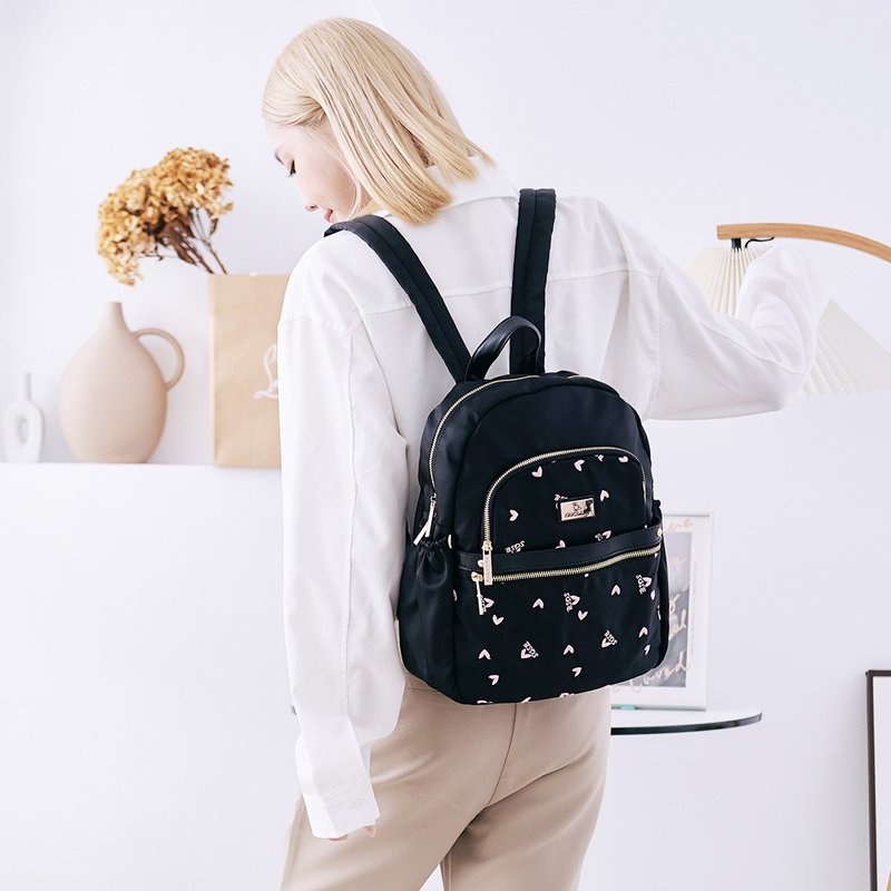 【独家设计】勾心红妆 - 甜美刺绣多口袋后背包 - 心型粉 - 后背包/双肩包 - 尼龙 黑色