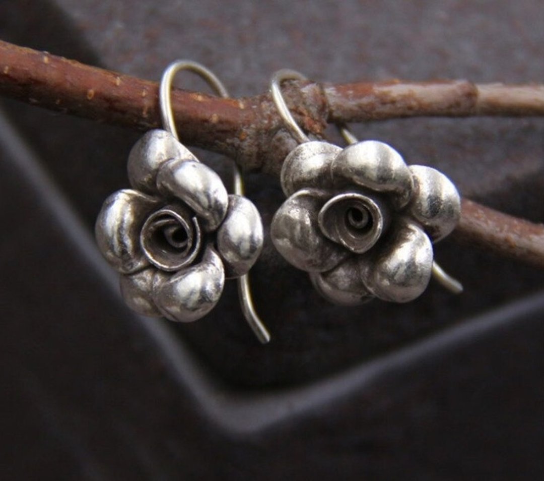 Real S 925 Black Vulcanized Silver Retro Handmade Flower Earrings for Women - 耳环/耳夹 - 纯银 银色