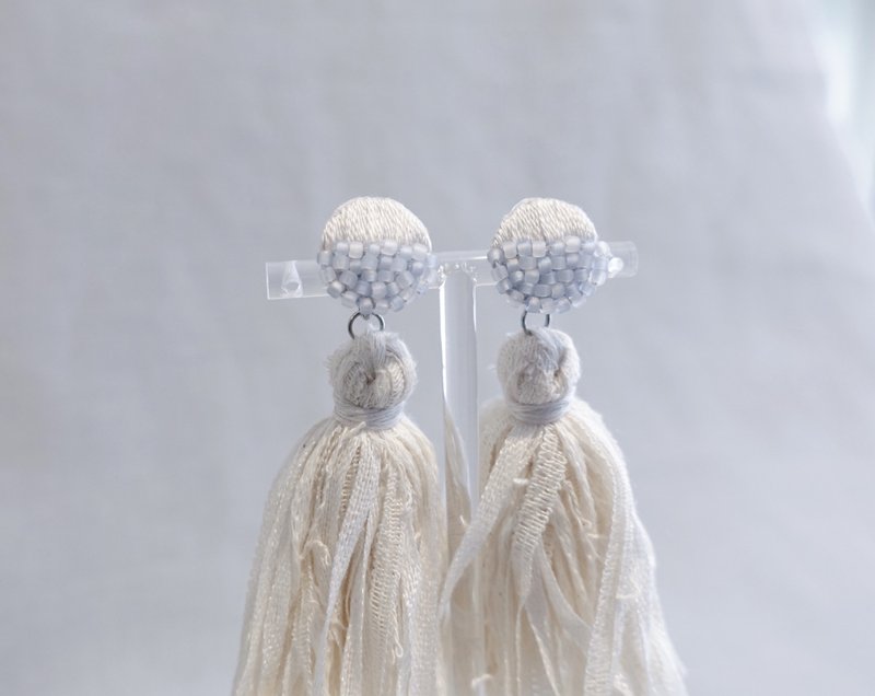 晨露・手工刺绣耳环 - 耳环/耳夹 - 棉．麻 白色
