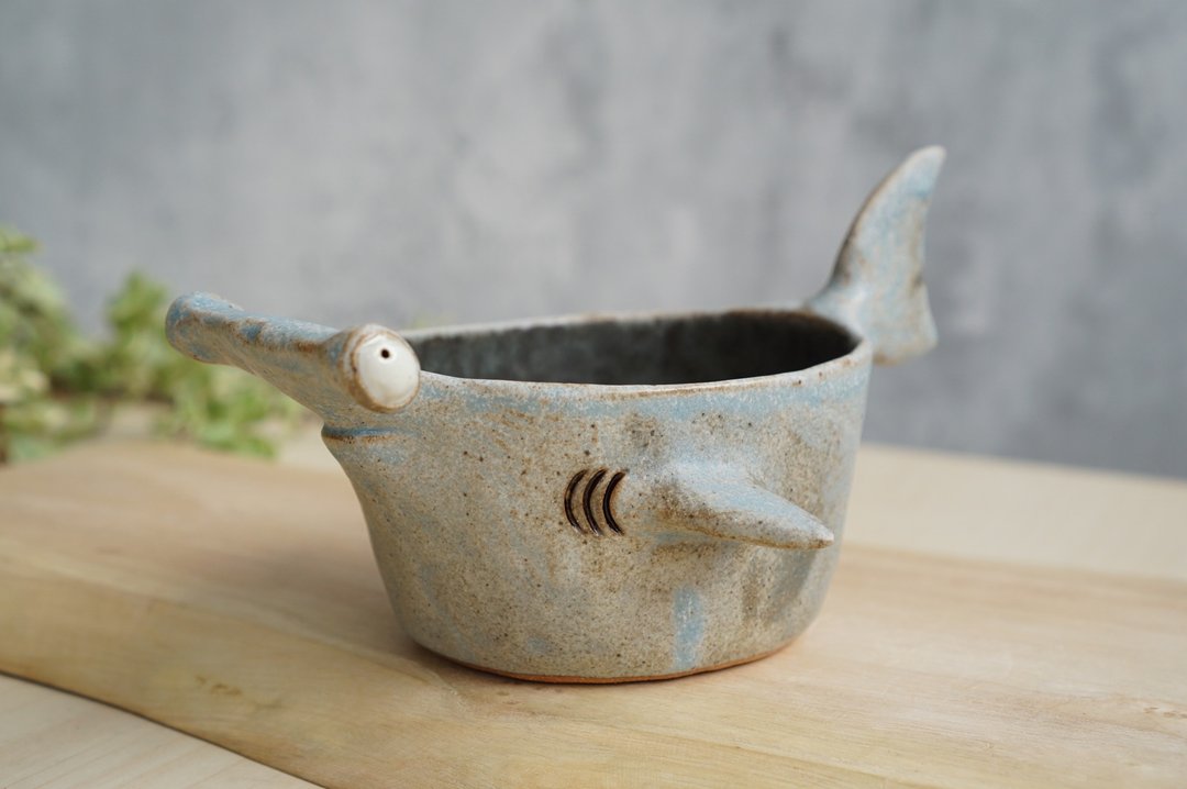 Hammerhead shark plant Pot,animal planter with succulent,succulent pots handmade - 植栽/盆栽 - 陶 灰色