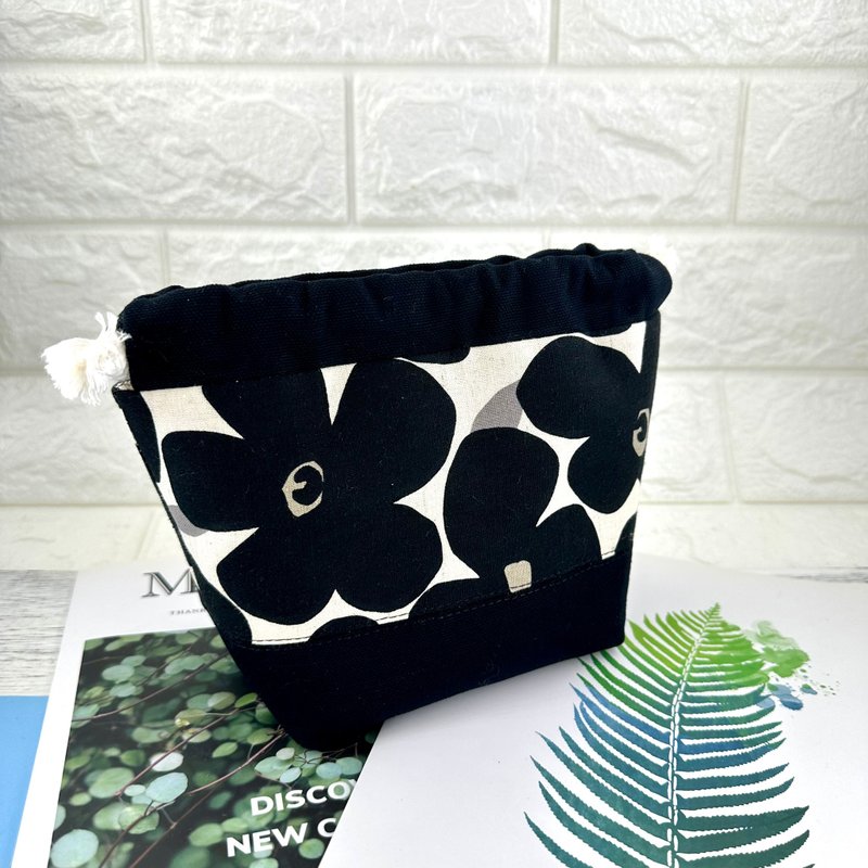 P-12携带式精油收纳包 万用包 抽绳包 可摆放8支15ml精油 可绣字 - 香薰/精油/线香 - 棉．麻 